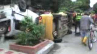 preview picture of video 'Accident in El Espinal - Tolima (April 10/2009)'