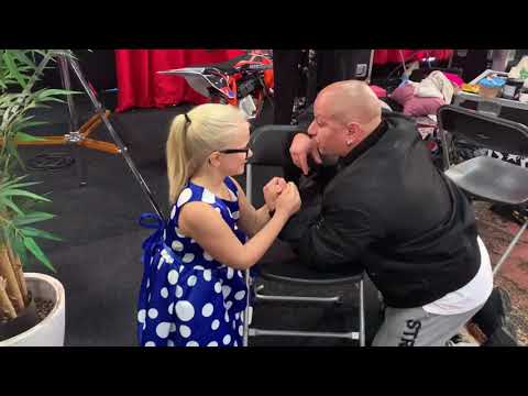 Bonnie Wallentin bryter arm med Sveriges starkaste man - hur ska det gå?