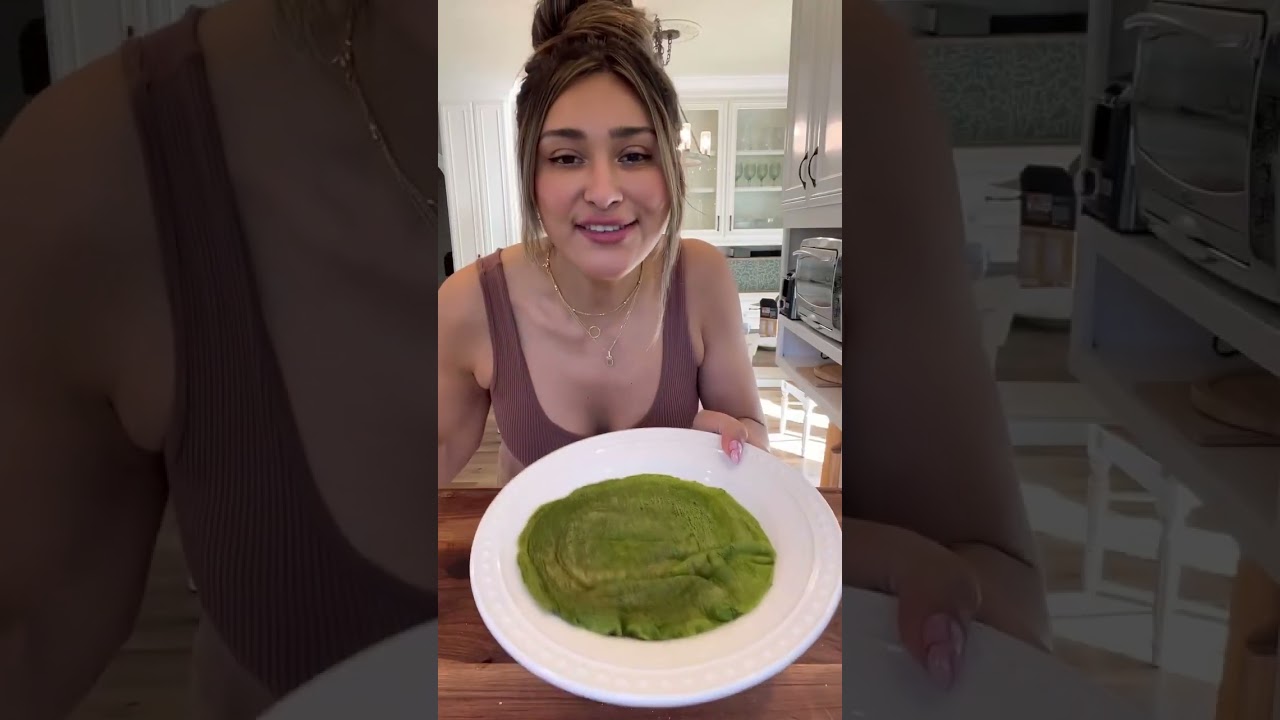 2 INGREDIENT SPINACH WRAP 🥗 | EASY WEIGHT LOSS WRAP #shorts