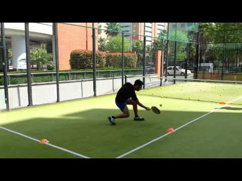R.P trabajo en voleas en padel.