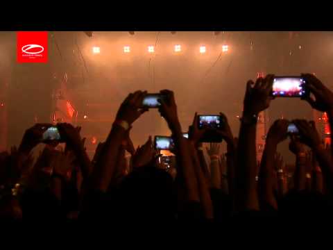 Armin Van Buuren (  Rank 1 vs Mike Push - Juno) A State Of Trance Festival (Mumbai 2015)