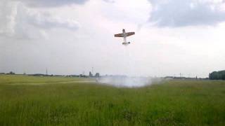 preview picture of video 'Extra 330L füstölős lógatás fűérintéssel'