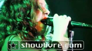 Bebel Gilberto interpreta &quot;River Song&quot; no Tim Festival - Arquivo Radar Showlivre 2004