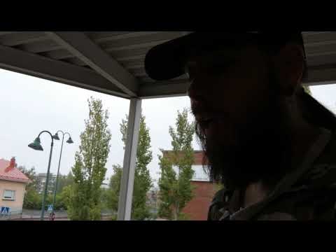 Hetki sitten Loppu peli ja kotiin lähössä sateeseen