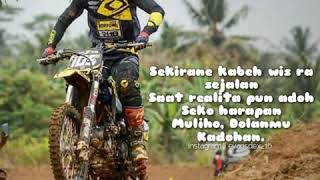 Download lagu Story WhatsApp versi Trail mp3