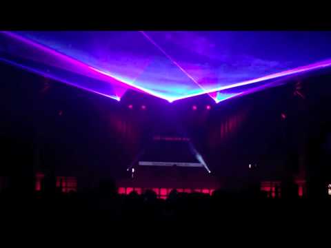 Houserocker Wally Lopez