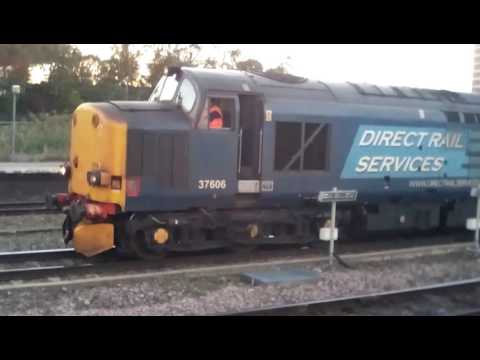 DRS 37606/37603 head to Gresty Bridge for refuelling, Crewe 29/9/16