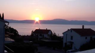 preview picture of video 'Sunset at Njivice, Croatia - Naplemente Njivicében - Timelapse video'