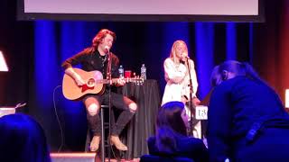 Danielle Bradbery sings Girls In My Hometown, in Waukegan Illinois