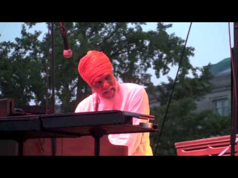 Iowa City Jazz Festival 2013 - Dr. Lonnie Smith Trio. "Frame for the Blues."