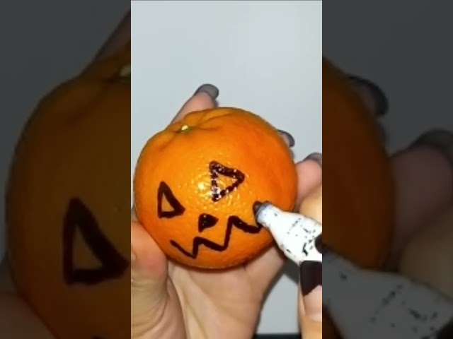 Vídeo relacionado con Ben & Bel Peluche de fantasma de ganchillo de Halloween, cálido compañero hecho a mano, figura 3D suave, bonito regalo espeluznante en caja de regalo naranja calabaza con una tarjeta de mensaje