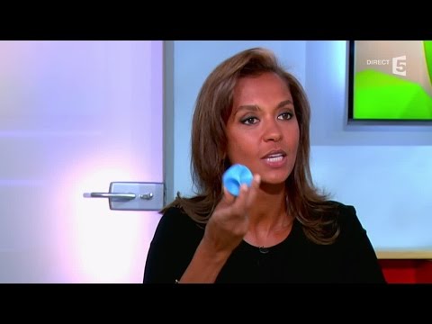 Le cadeau étonnant de Karine Le Marchand à Anne-Sophier Lapix - C à vous -  17/06/2015