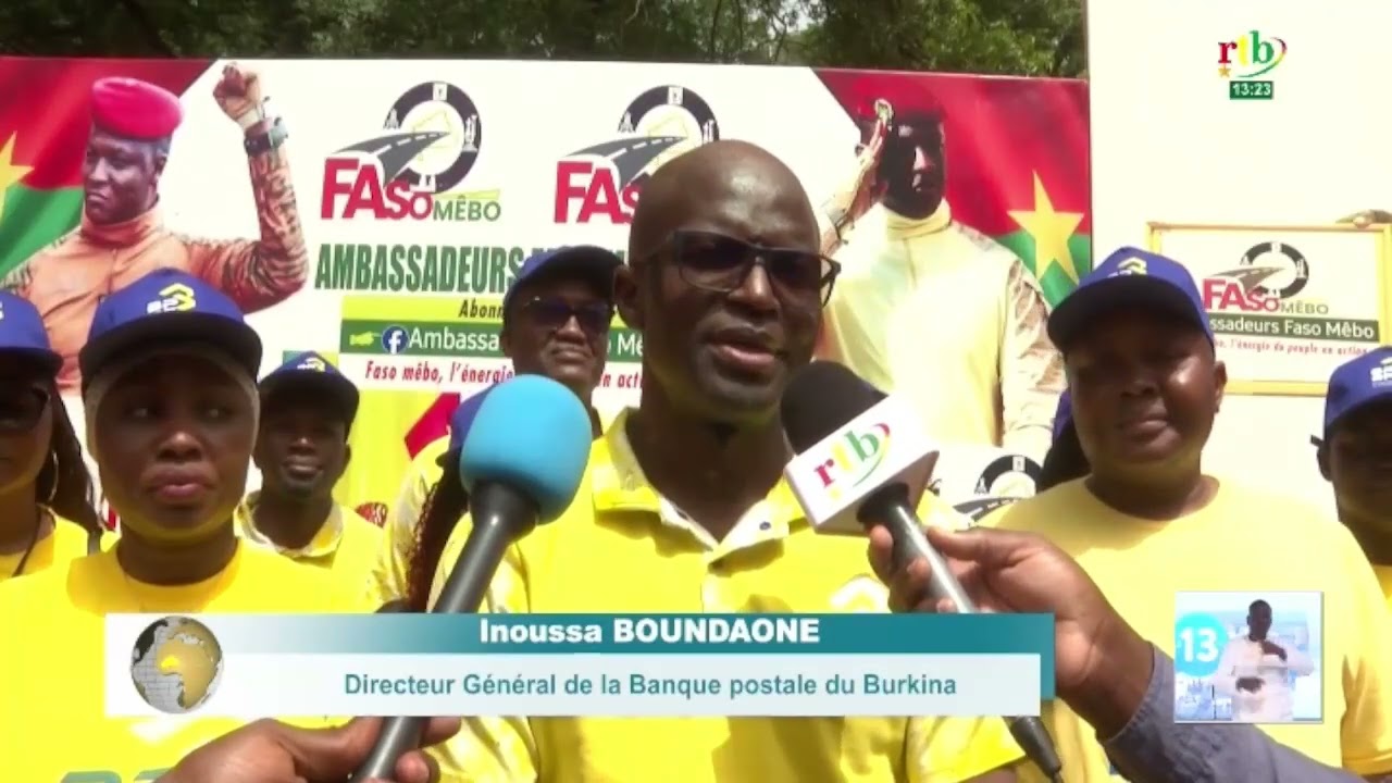 Les agents de la Banque Postale du Burkina Faso offrent 100 tonnes de ciment à l’Agence