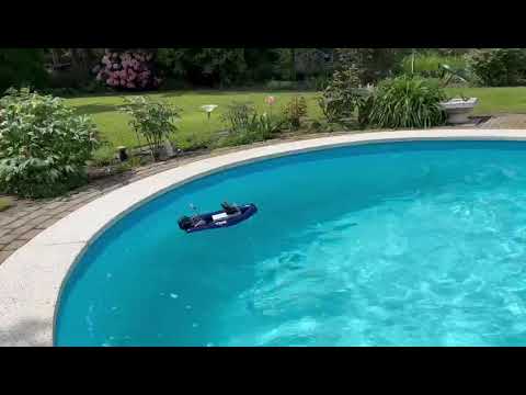 Noch eine Testfahrt THW Schlauchboot Modell 1:10. Da geht noch was.