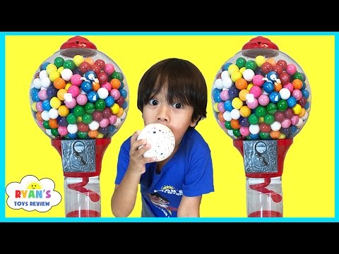 GIANT DUBBLE BUBBLE GUMBALL MACHINE Bubble Gum Challenge Giant JawBreaker Gross Sour Cry baby candy Video