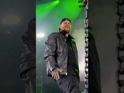 Two sons of the Dirty South… Always a pleasure to share the stage with my brother @JellyRoll  🔥