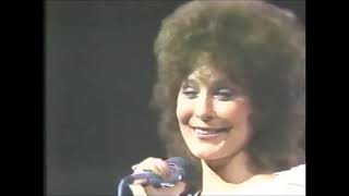 Loretta Lynn Wouldn&#39;t That Be Great, Heart Don&#39;t Do This to Me, &amp; Coal Miner&#39;s Daughter -Live-