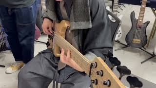 Video thumbnail for Wood Custom Guitars Vibe-5 Bird’seye Maple Top 白神真志朗試奏動画 by 島村楽器 イオンモール倉敷店