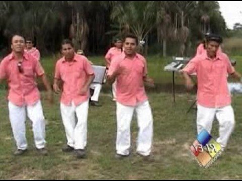 PEQUEÑA-LOS YENNIS DEL PERU