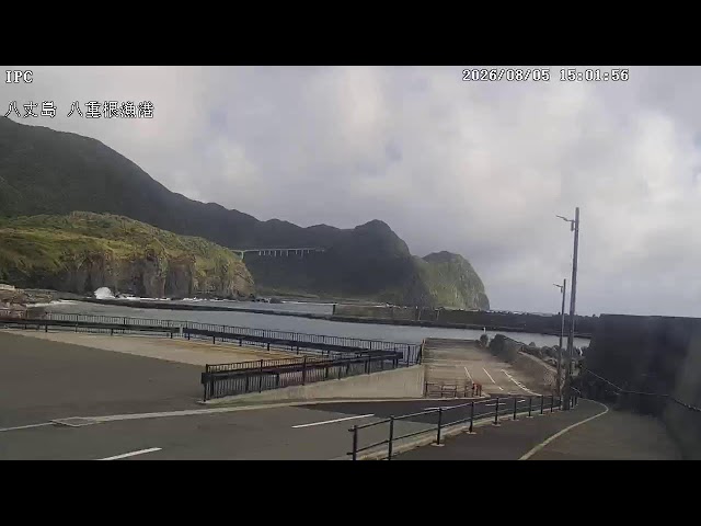 八重根漁港（八丈島）
