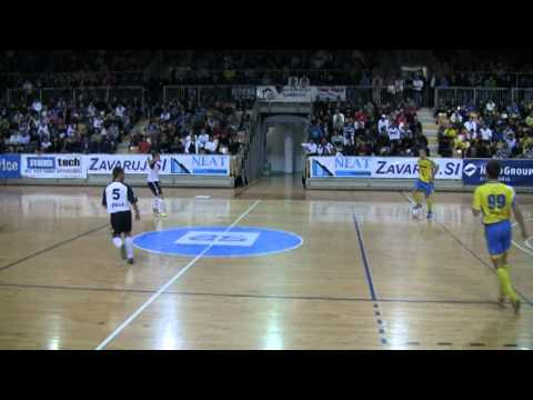 futsal.si: 2000 gledalcev na tekmi KMN Tomi Press Bronx - KMN Izola (29.10. 2010)