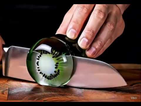 “Kitchen Alchemy Revealed”: Discover how to create the perfect kiwi slice for your dish! 🍈🍽