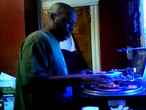 DJ KAOS GETTIN BUSY ON 45s