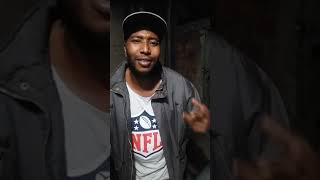 Adeilson cantando Claudinho e Buchecha