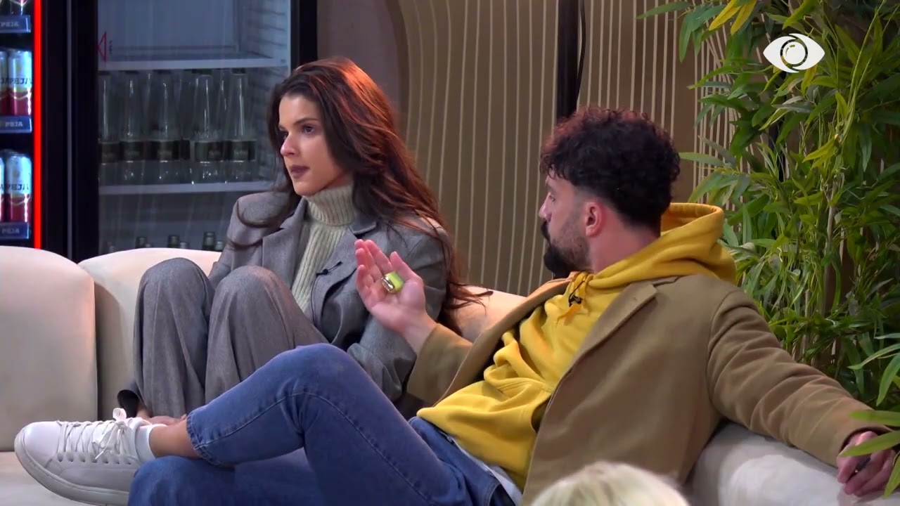 “Vazhdo mbaj qëndrim...”/ Aldo i mërzitur, Danja qesh gjatë bisedës: Të kërkova falje