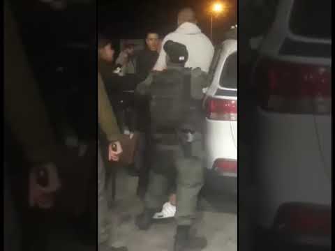 شاهد :تنكيل بشاب من العيسوية خلال اعتقاله