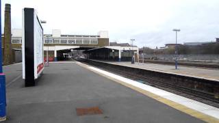 preview picture of video 'Banbury station with Nunney Castle passing through'