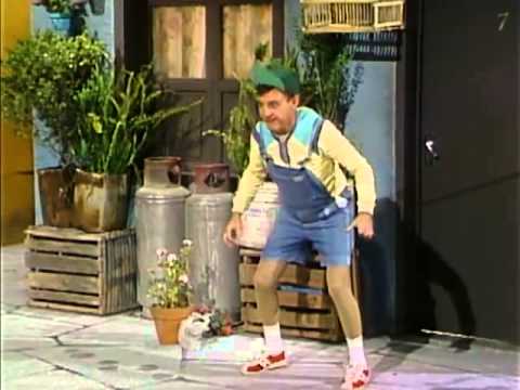 Clube do Chaves - Jogando futebol com o Godinez - Episódio inédito (Espanhol)