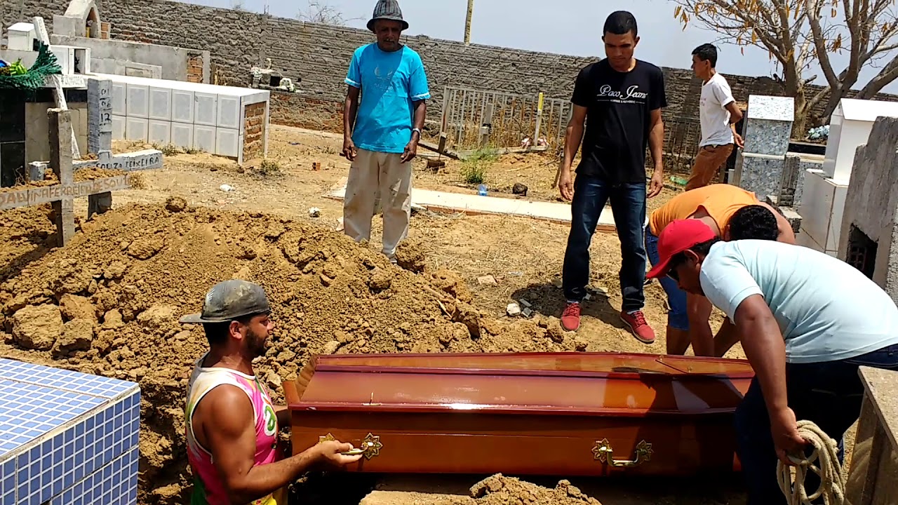 Sepultamento do pai do pastor soares