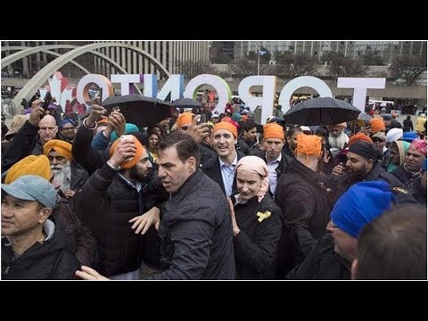 Canadian Military To Probe Why Soldiers Marching In Toronto Parade Had Assault Rifles