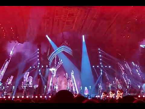 Mylène Farmer - Désenchantée (dans le public) - Nevermore - Stade de France - Paris 2024