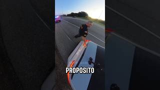 Você sabe por que os policiais fazem isso?