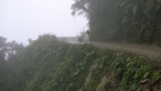 preview picture of video 'Coroico, Death Road 死の道 - The Most DANGEROUS Road of the World 世界一危険な道路'