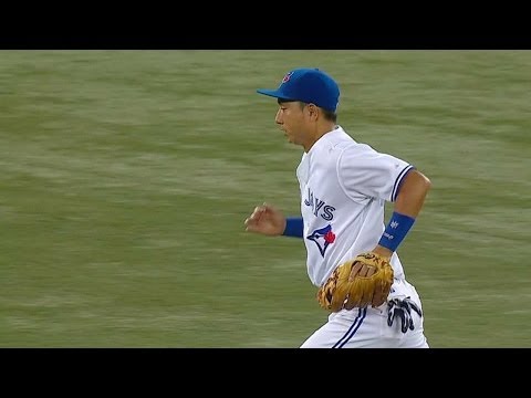 NYY@TOR: Kawasaki makes acrobatic throw to end inning