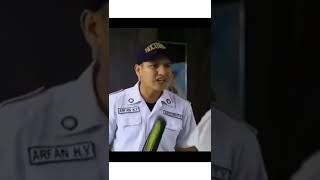 Download lagu The boss's argues with the security guard mp3 Download lagu The boss's argues with the security guard mp3