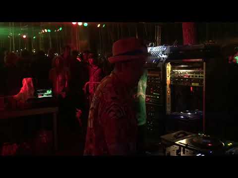 Mighty Massa (jap) - Jah Jah Love Ina Dubwise pt36 @ 18'' corner Reggae geel 030819