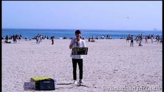 Download lagu Pengamen korea di pantai mp3