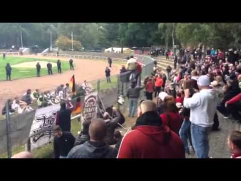 Torgelower SV Greif vs. BFC Dynamo 0:2 / 05.10.2013 / Fans und Mannschaft feiern gemeinsam