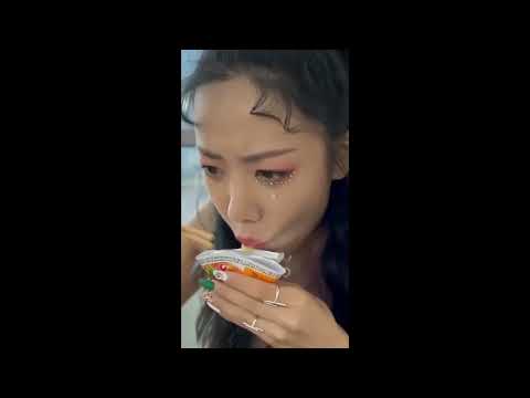 APINK NAMJOO EATING KOREAN SPICY RAMYEON FOOD