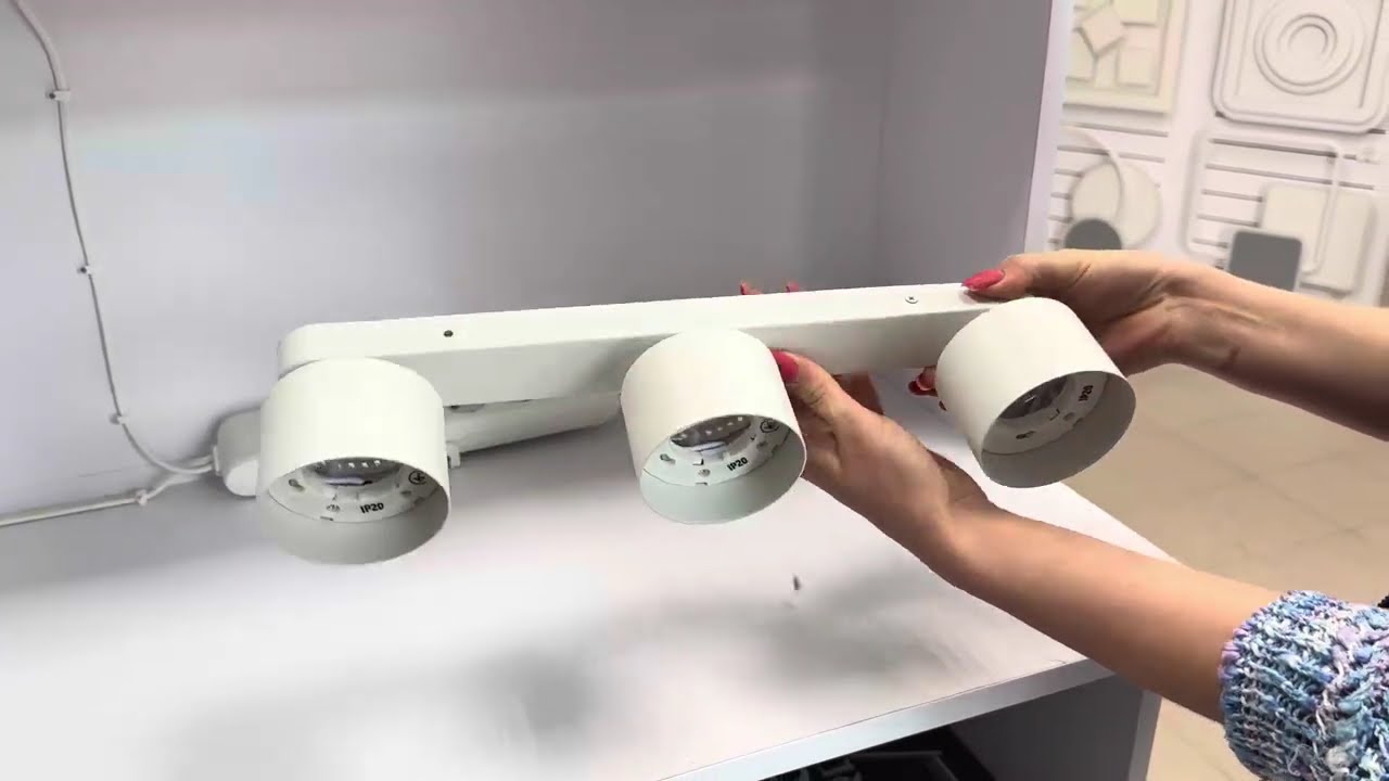 Накладной поворотный светильник спот Ledcoin ML411-3 под лампу белый (80316)