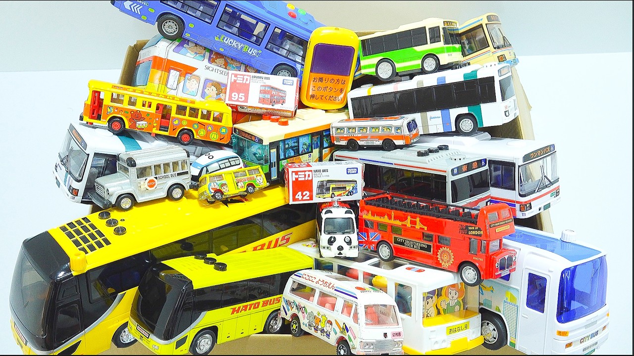 I collected a whole box full of miniature buses 🚌 and checked each one to see if it worked♪