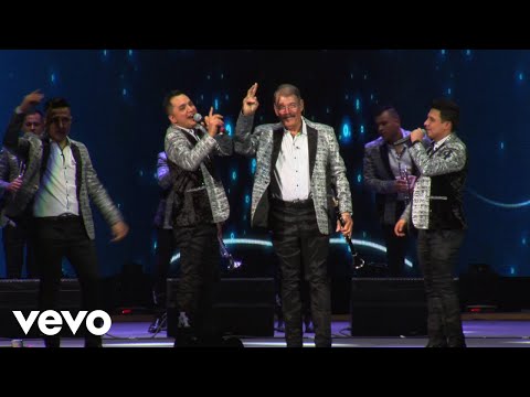 La Arrolladora Banda El Limón De René Camacho - Que Me Vas A Dar (En Directo)