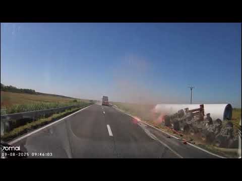 Why did the oversized transport platform in Giurgeni, Ialomița break?