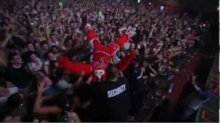 Pretty Lights and Benny the Bull (Chicago Bulls Mascot) throwin down in Chi town