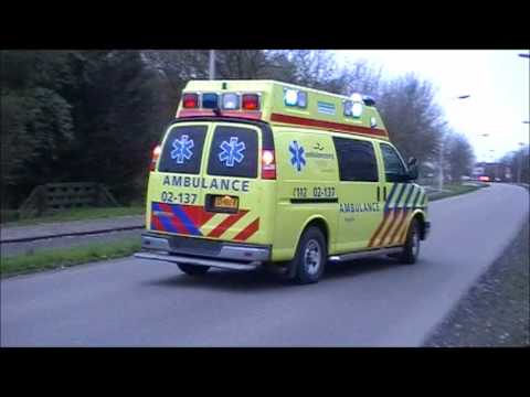 Ambulance 02-137 Sneek geeft showtje