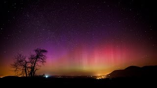 preview picture of video 'Polární záře (Aurora Borealis) nad Českou republikou 17. 3. 2015'